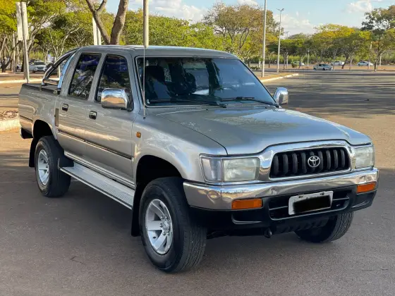 TOYOTA HILUX 3.0 SRV 4X2 CD 8V DIESEL 4P MANUAL