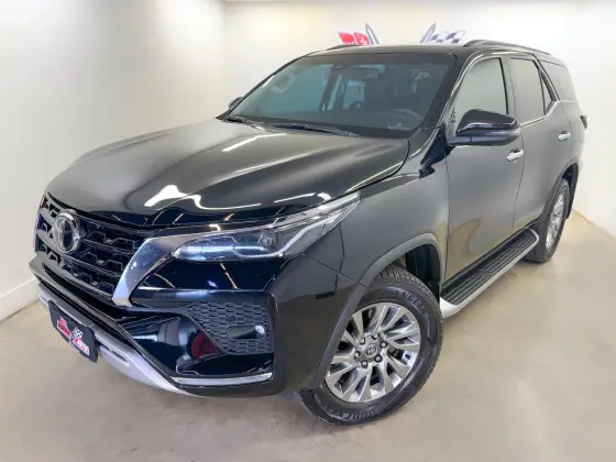TOYOTA HILUX SW4 2.8 D-4D TURBO DIESEL SRX 7L 4X4 AUTOMÁTICO