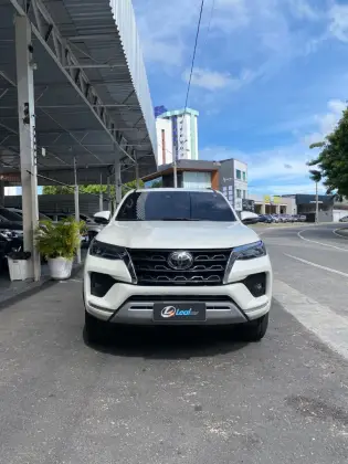 TOYOTA HILUX SW4 2.8 D-4D TURBO DIESEL SRX 7L 4X4 AUTOMÁTICO