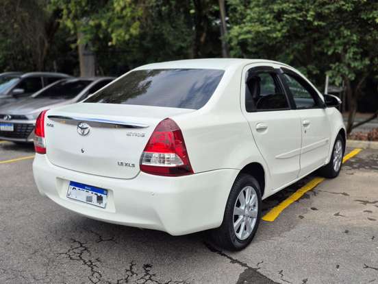 TOYOTA-ETIOS-1.5 XLS SEDAN 16V FLEX 4P AUTOMÁTICO TOYOTA-ETIOS-2017