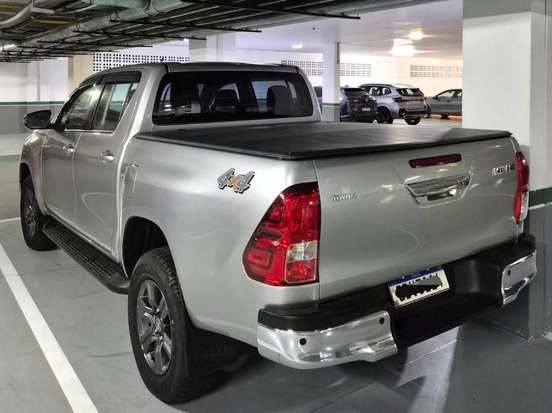 TOYOTA-HILUX-2023