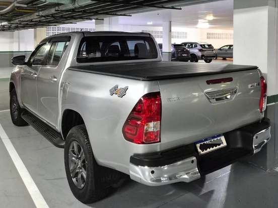 TOYOTA-HILUX-2.8 D-4D TURBO DIESEL CD SR 4X4 AUTOMÁTICO TOYOTA-HILUX-2023