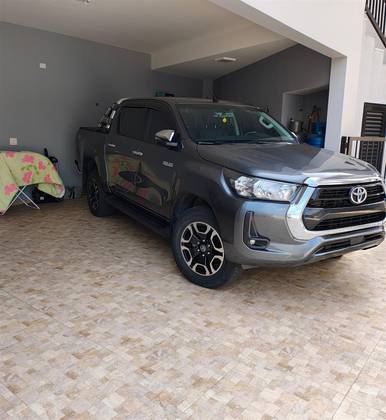 TOYOTA HILUX 2.8 D-4D TURBO DIESEL CD SRV 4X4 AUTOMÁTICO