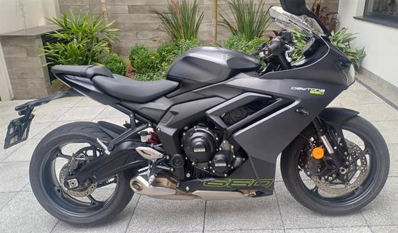 TRIUMPH DAYTONA 660 