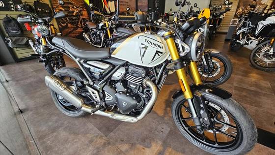 TRIUMPH SPEED 400 