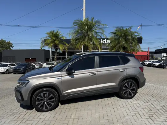 VOLKSWAGEN TAOS 1.4 250 TSI TOTAL FLEX HIGHLINE AUTOMÁTICO