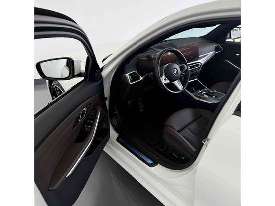BMW-320i-2024