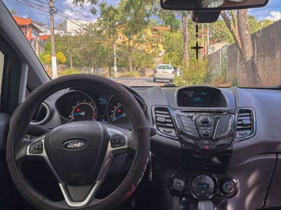 FORD-FIESTA-1.6 TITANIUM HATCH 16V FLEX 4P POWERSHIFT FORD-FIESTA-2014