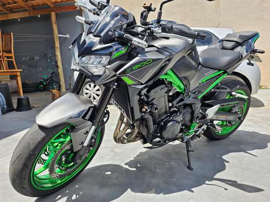 KAWASAKI-Z900-2023