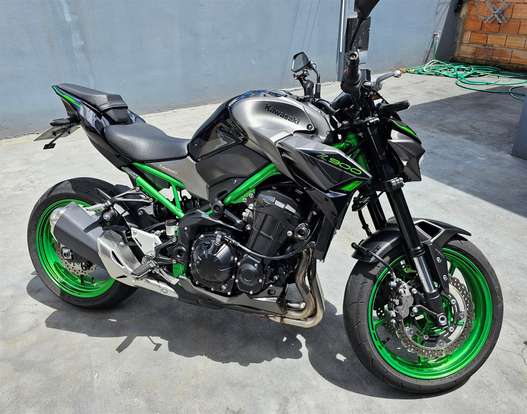 KAWASAKI-Z900-2023