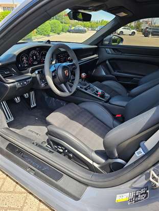 PORSCHE-911-2025