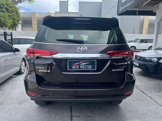 TOYOTA-HILUX SW4-2019