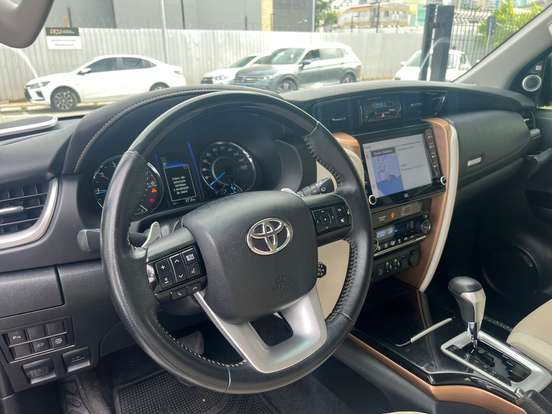 TOYOTA-HILUX SW4-2019