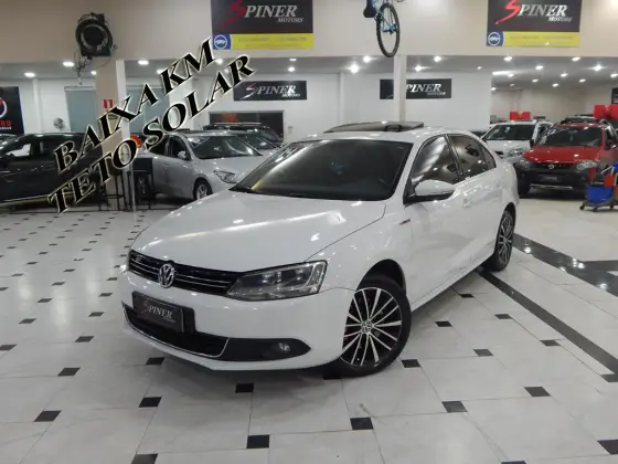 VOLKSWAGEN JETTA 2.0 TSI HIGHLINE 211CV GASOLINA 4P TIPTRONIC VOLKSWAGEN JETTA 2.0 TSI HIGHLINE 211CV GASOLINA 4P TIPTRONIC