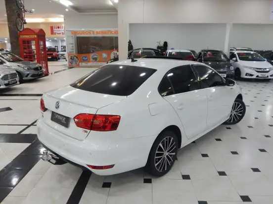 VOLKSWAGEN-JETTA-2014