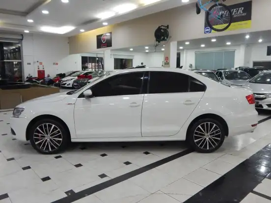 VOLKSWAGEN-JETTA-2014