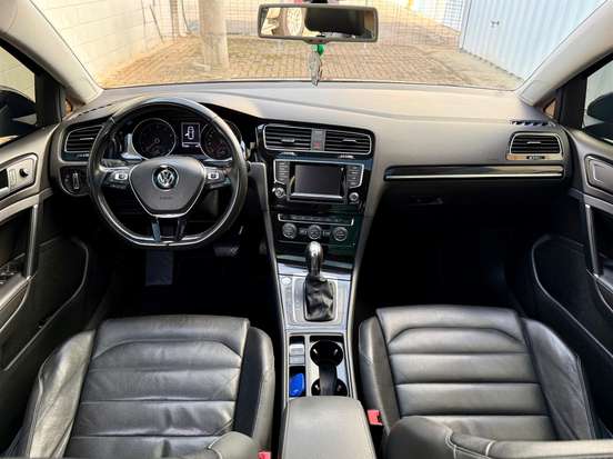 VOLKSWAGEN-GOLF-2013