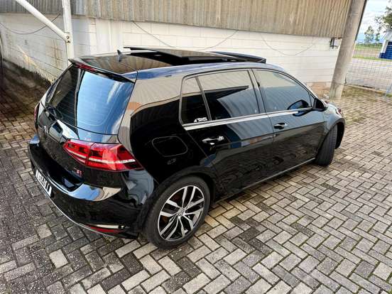 VOLKSWAGEN-GOLF-2013