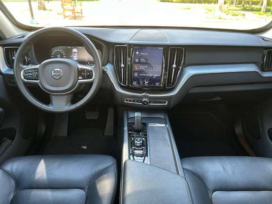 VOLVO-XC60-2.0 T8 HYBRID MOMENTUM AWD GEARTRONIC VOLVO-XC60-2020