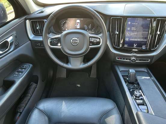 VOLVO-XC60-2020