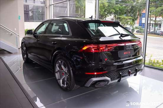 AUDI-RS Q8-2025
