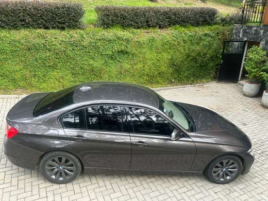 BMW-320i-2.0 MODERN 16V TURBO GASOLINA 4P AUTOMÁTICO BMW-320i-2012