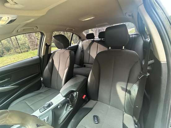 BMW-320i-2012