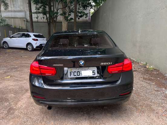 BMW-320i-2017