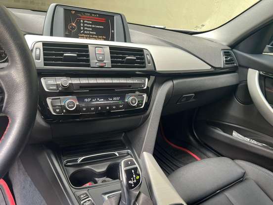 BMW-320i-2017