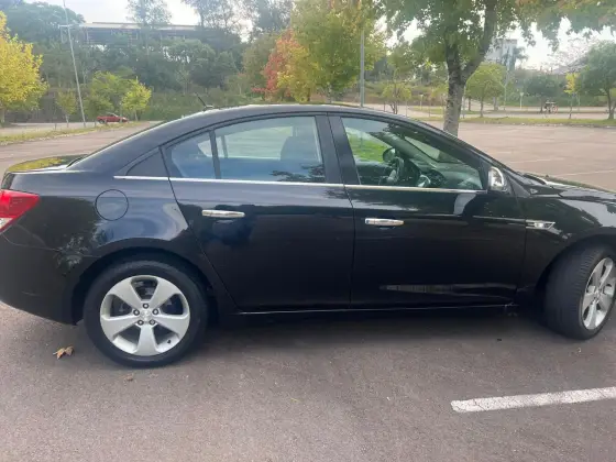 CHEVROLET CRUZE 1.8 LT 16V FLEX 4P AUTOMÁTICO CHEVROLET CRUZE 1.8 LT 16V FLEX 4P AUTOMÁTICO