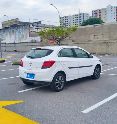 CHEVROLET-ONIX-2015