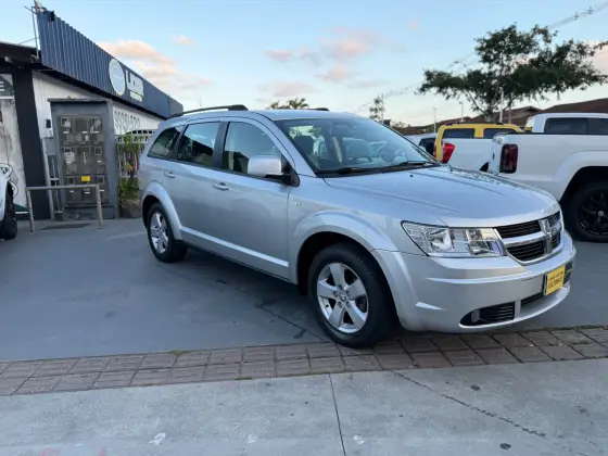 DODGE JOURNEY 2.7 SXT V6 GASOLINA 4P AUTOMÁTICO