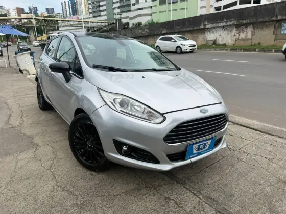FORD FIESTA 1.6 TITANIUM HATCH 16V FLEX 4P AUTOMÁTICO FORD FIESTA 1.6 TITANIUM HATCH 16V FLEX 4P AUTOMÁTICO