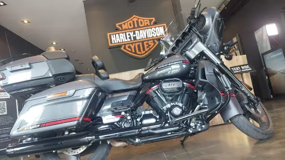 HARLEY-DAVIDSON CVO STREET GLIDE 