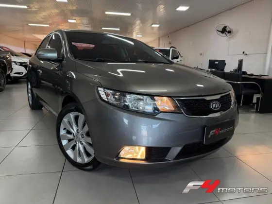KIA CERATO 1.6 E.273 SEDAN 16V GASOLINA 4P AUTOMÁTICO