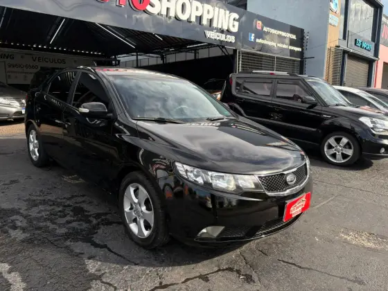 KIA CERATO 1.6 EX2 SEDAN 16V GASOLINA 4P AUTOMÁTICO KIA CERATO 1.6 EX2 SEDAN 16V GASOLINA 4P AUTOMÁTICO