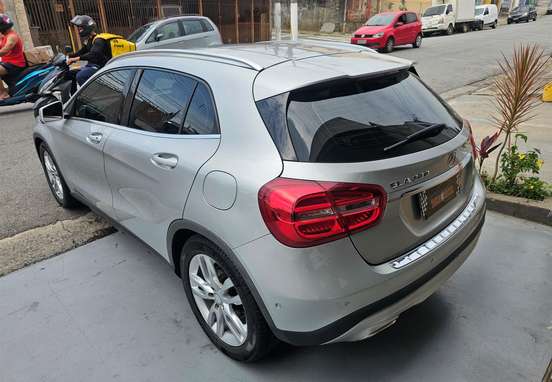 MERCEDES-BENZ-GLA 200-2014
