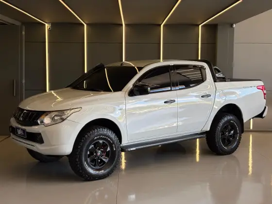 MITSUBISHI L200 TRITON 2.4 16V TURBO DIESEL GL CD 4X4 MANUAL MITSUBISHI L200 TRITON 2.4 16V TURBO DIESEL GL CD 4X4 MANUAL
