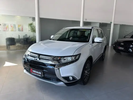 MITSUBISHI OUTLANDER 2.0 COMFORT 16V GASOLINA 4P AUTOMÁTICO MITSUBISHI OUTLANDER 2.0 COMFORT 16V GASOLINA 4P AUTOMÁTICO