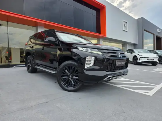 MITSUBISHI PAJERO SPORT 2.4 16V MIVEC TURBO DIESEL LEGEND BLACK AWD AUTOMÁTICO