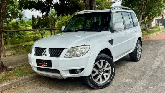 MITSUBISHI PAJERO TR4 2.0 4X2 16V 140CV FLEX 4P AUTOMÁTICO MITSUBISHI PAJERO TR4 2.0 4X2 16V 140CV FLEX 4P AUTOMÁTICO