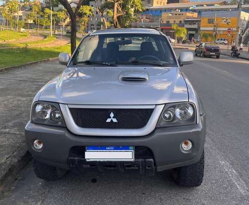 MITSUBISHI-L200-2011