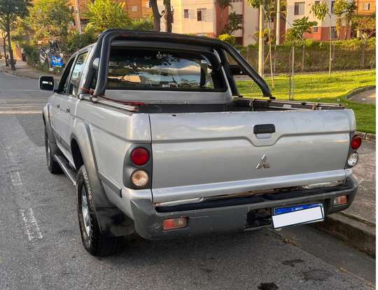 MITSUBISHI-L200-2011