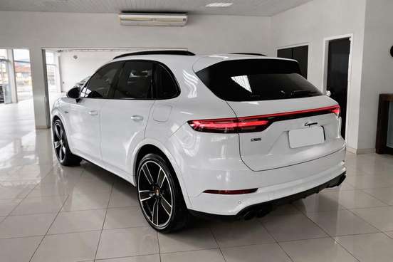 PORSCHE-CAYENNE-2023