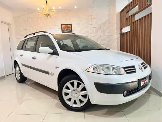 RENAULT MEGANE 1.6 DYNAMIQUE GRAND TOUR 16V FLEX 4P MANUAL RENAULT MEGANE 1.6 DYNAMIQUE GRAND TOUR 16V FLEX 4P MANUAL