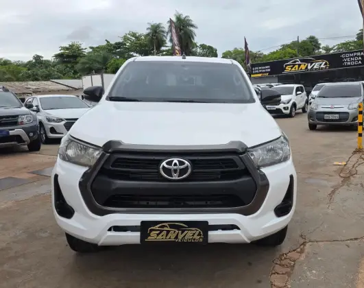 TOYOTA HILUX 2.8 D-4D TURBO DIESEL CD POWER PACK 4X4 MANUAL TOYOTA HILUX 2.8 D-4D TURBO DIESEL CD POWER PACK 4X4 MANUAL