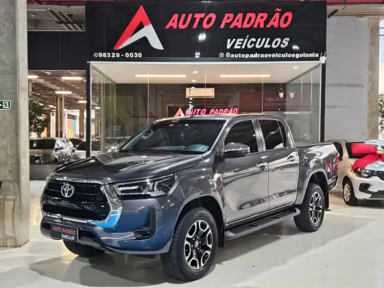 TOYOTA HILUX 2.8 D-4D TURBO DIESEL CD SRV 4X4 AUTOMÁTICO
