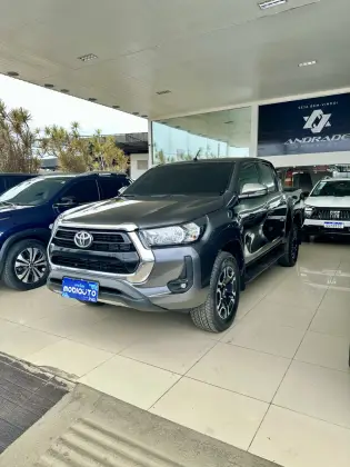 TOYOTA HILUX 2.8 D-4D TURBO DIESEL CD SRV 4X4 AUTOMÁTICO