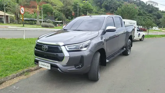TOYOTA HILUX 2.8 D-4D TURBO DIESEL CD SRX 4X4 AUTOMÁTICO TOYOTA HILUX 2.8 D-4D TURBO DIESEL CD SRX 4X4 AUTOMÁTICO