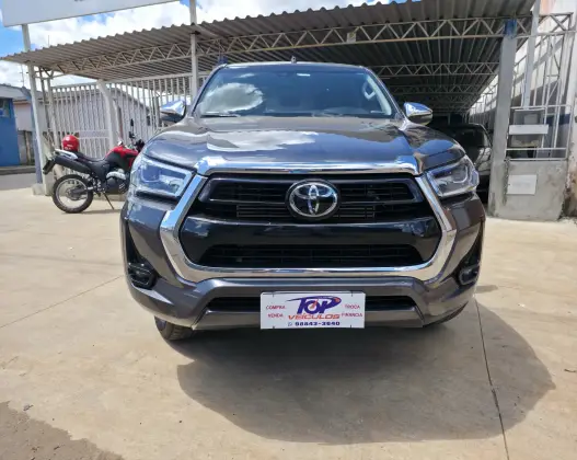TOYOTA HILUX 2.8 D-4D TURBO DIESEL CD SRX 4X4 AUTOMÁTICO